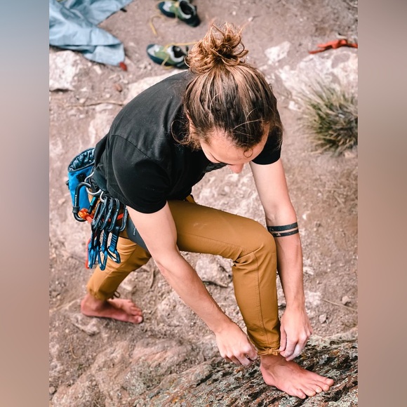 Coalatree trailhead pants in Sand- regular fit - Picture 4 of 13